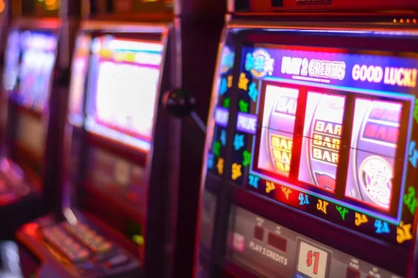 oyo99 slot live-dealer studio with professional croupiers and HD camera setup
